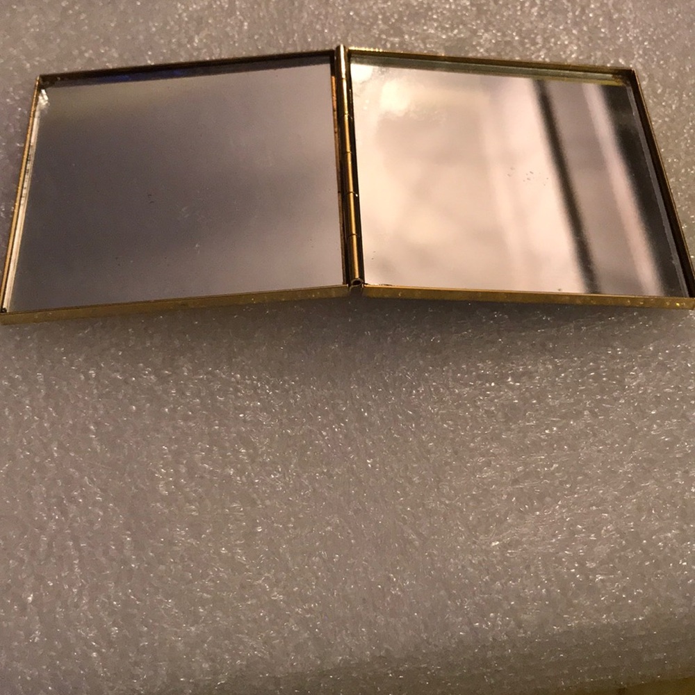 Enamel mirror compact - Picture 3 of 5